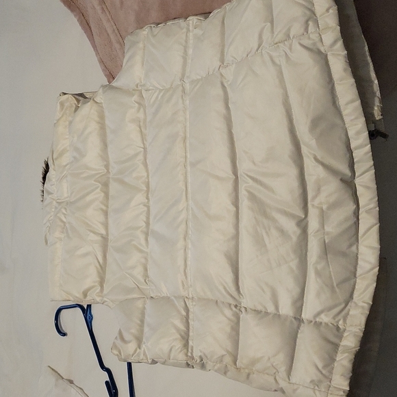 Goose Down Vest - Picture 4 of 7